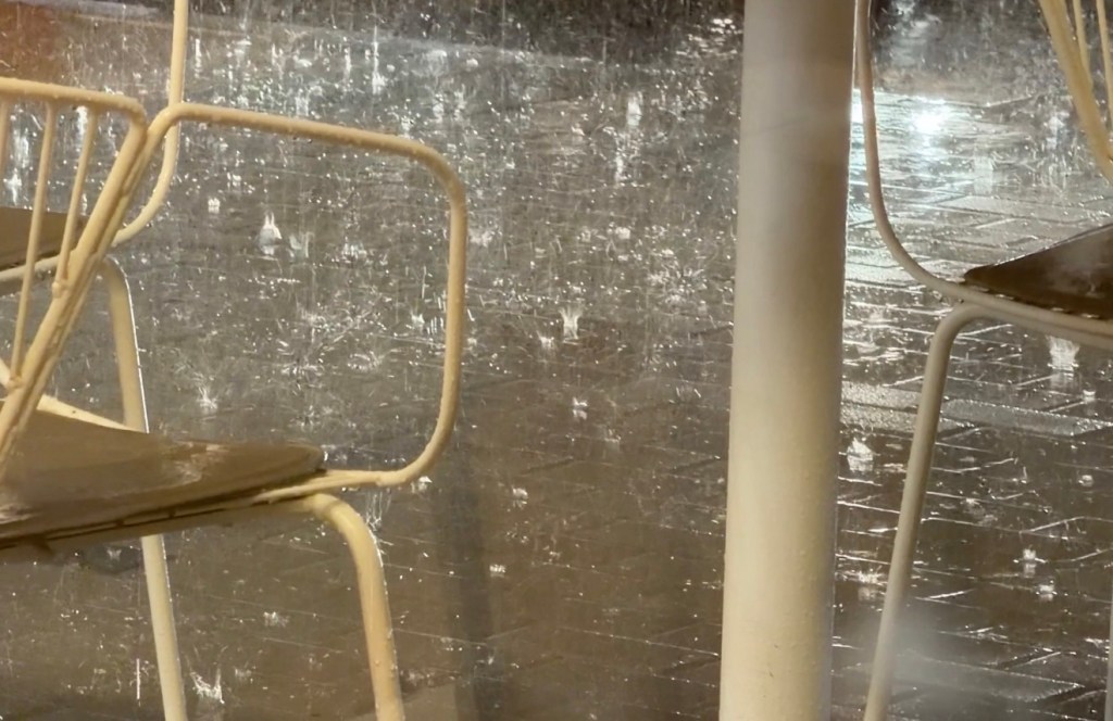 “مطر نيسان يحيي قلب&nbsp;الإنسان”